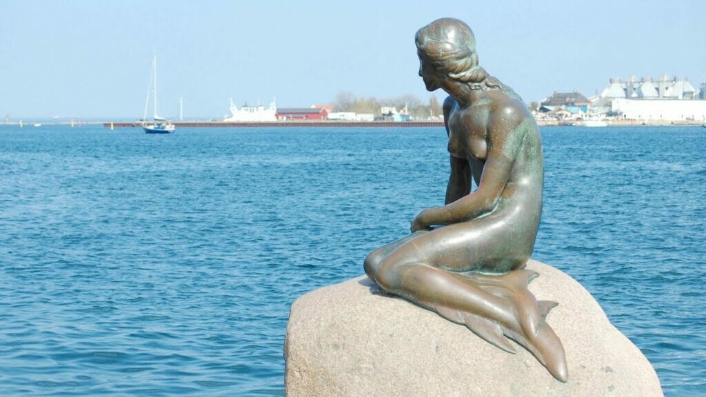 Mermaid Spotting: 7 Places to Catch a Glimpse of These Mythical Creatures! 13